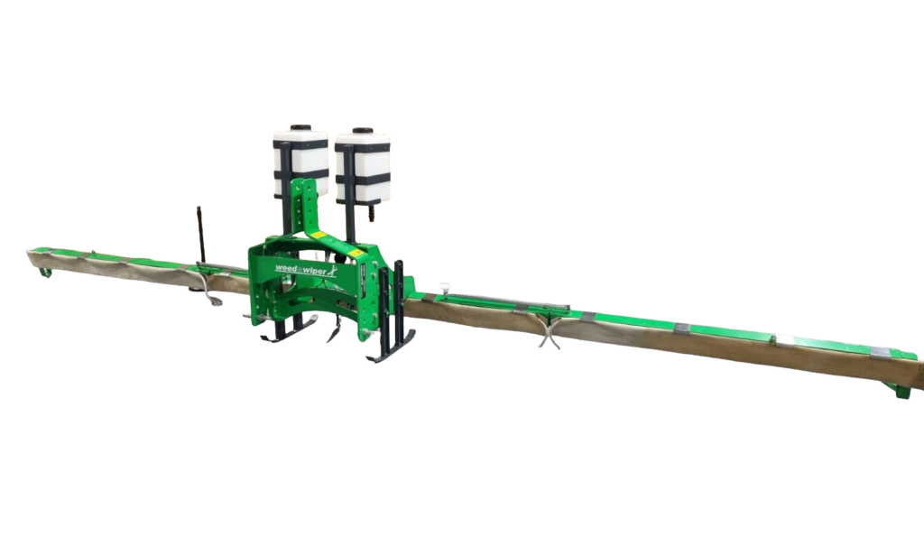 Weed wiper with 6-metre foldable boom and non-drip pad system for targeted herbicide application on farms